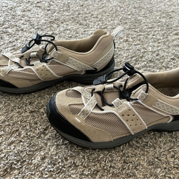 LandsEnd Mesh shoes - Picture 2 of 5